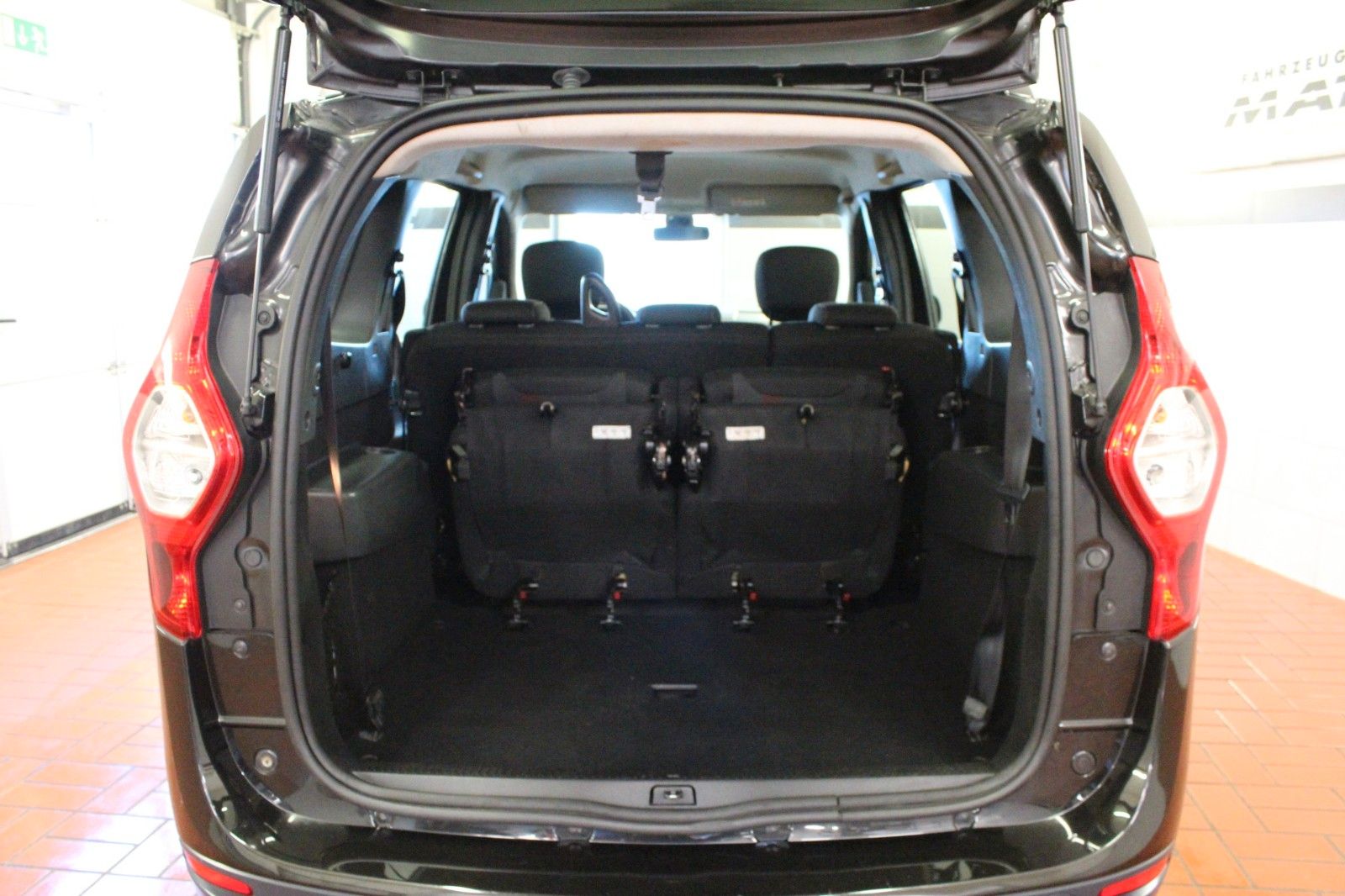 Fahrzeugabbildung Dacia Lodgy TCe 130 Stepway **Navi*7 Sitze*Techroad