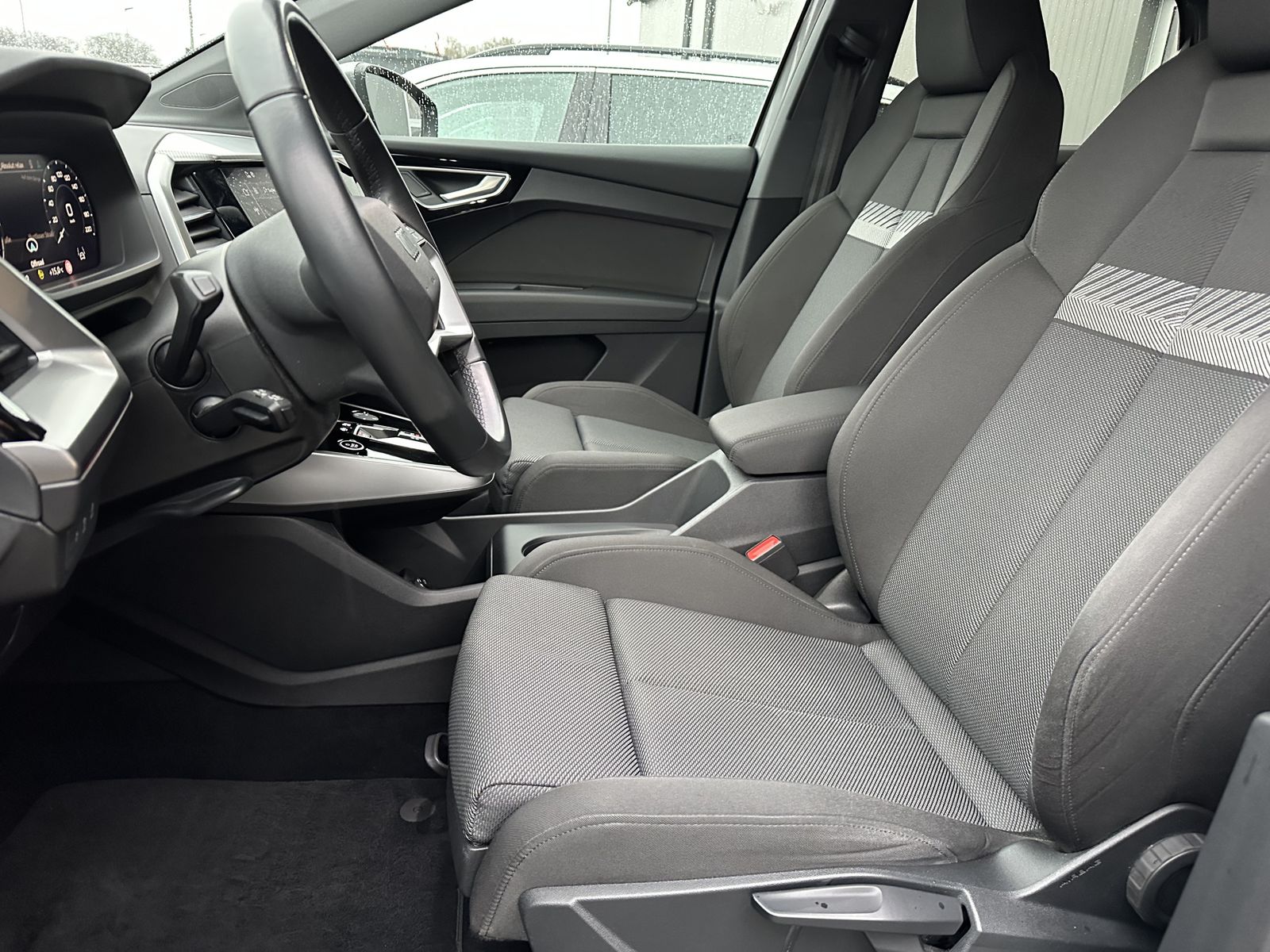 Fahrzeugabbildung Audi Q4 e-tron SpB 40 Sport NAV+MATRIX+AHK+ACC+20ZOLL