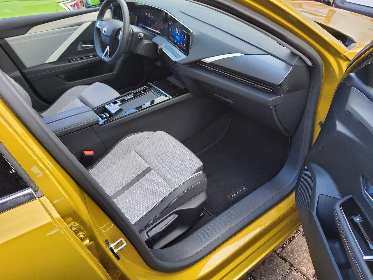 Fahrzeugabbildung Opel Astra L Lim. 1.6 HYBRID ELEGANCE NAVI/LED/KAMERA