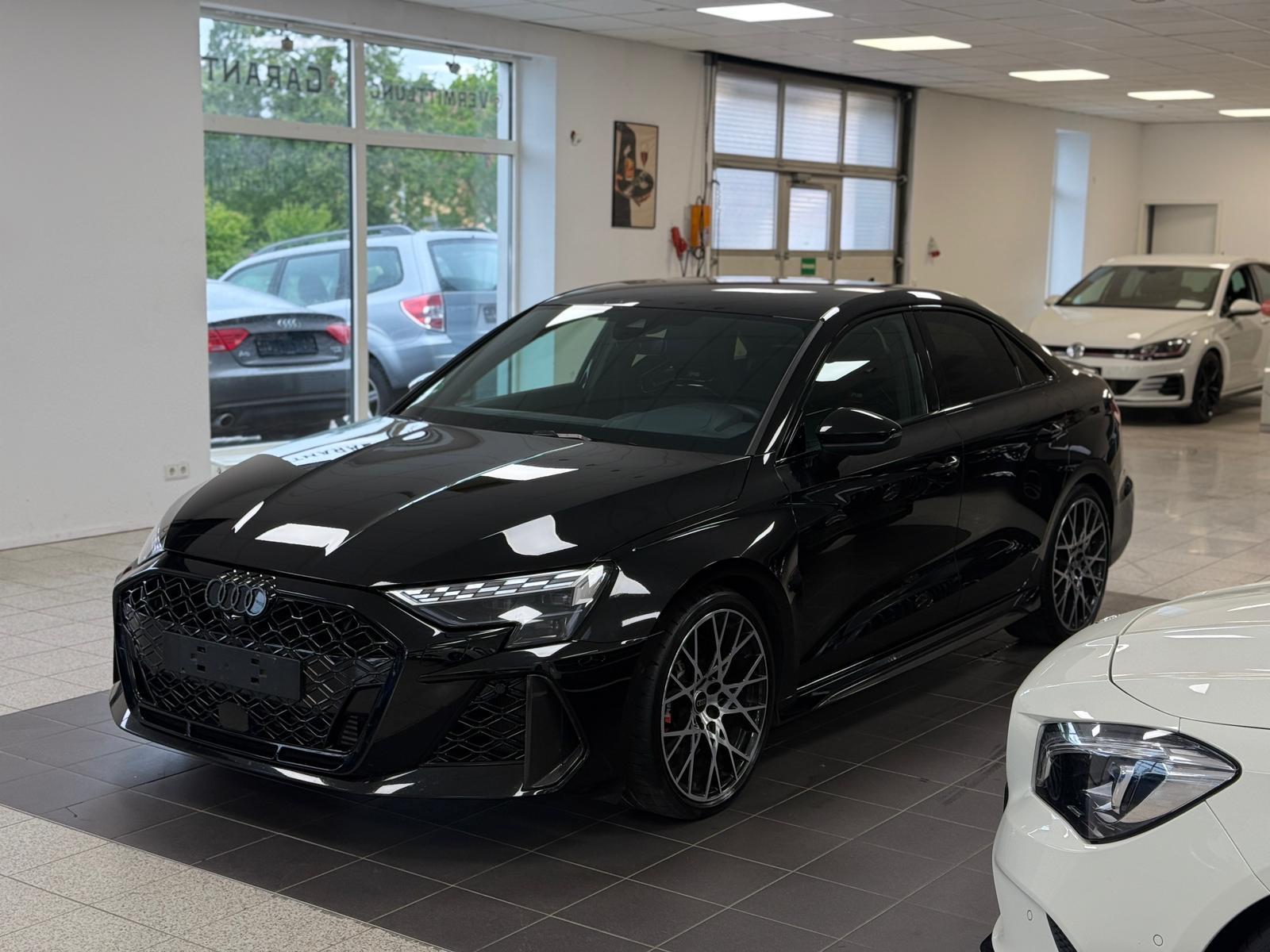 Audi RS3 quattro/CarbonPackage/SONOS/Matrix/Schalen