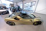 Ferrari SF90 Spider/FULL Carbon/Sonderlack./WIE NEU - : Plug-In Hybrid, Cabrio, Automatik