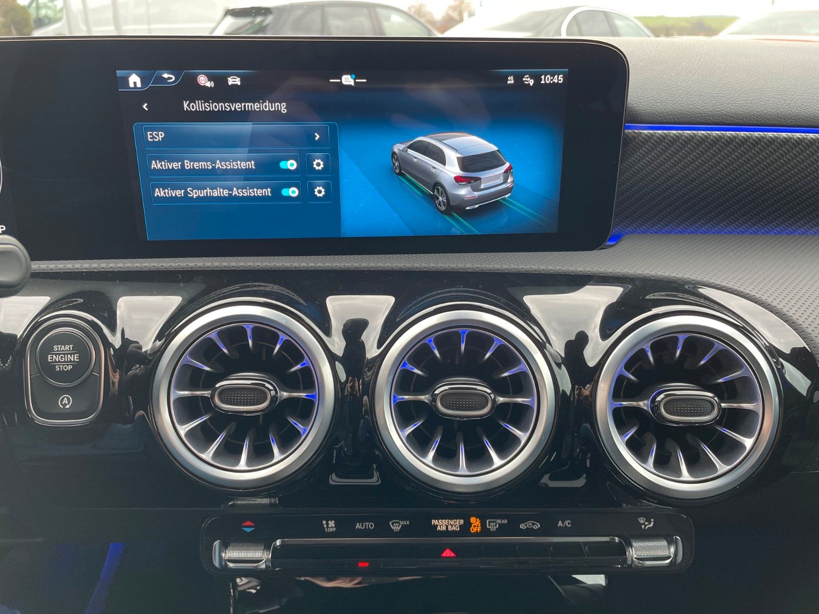 Fahrzeugabbildung Mercedes-Benz A 180 Progressive Night+AHK+R-Kamera+Ambiente