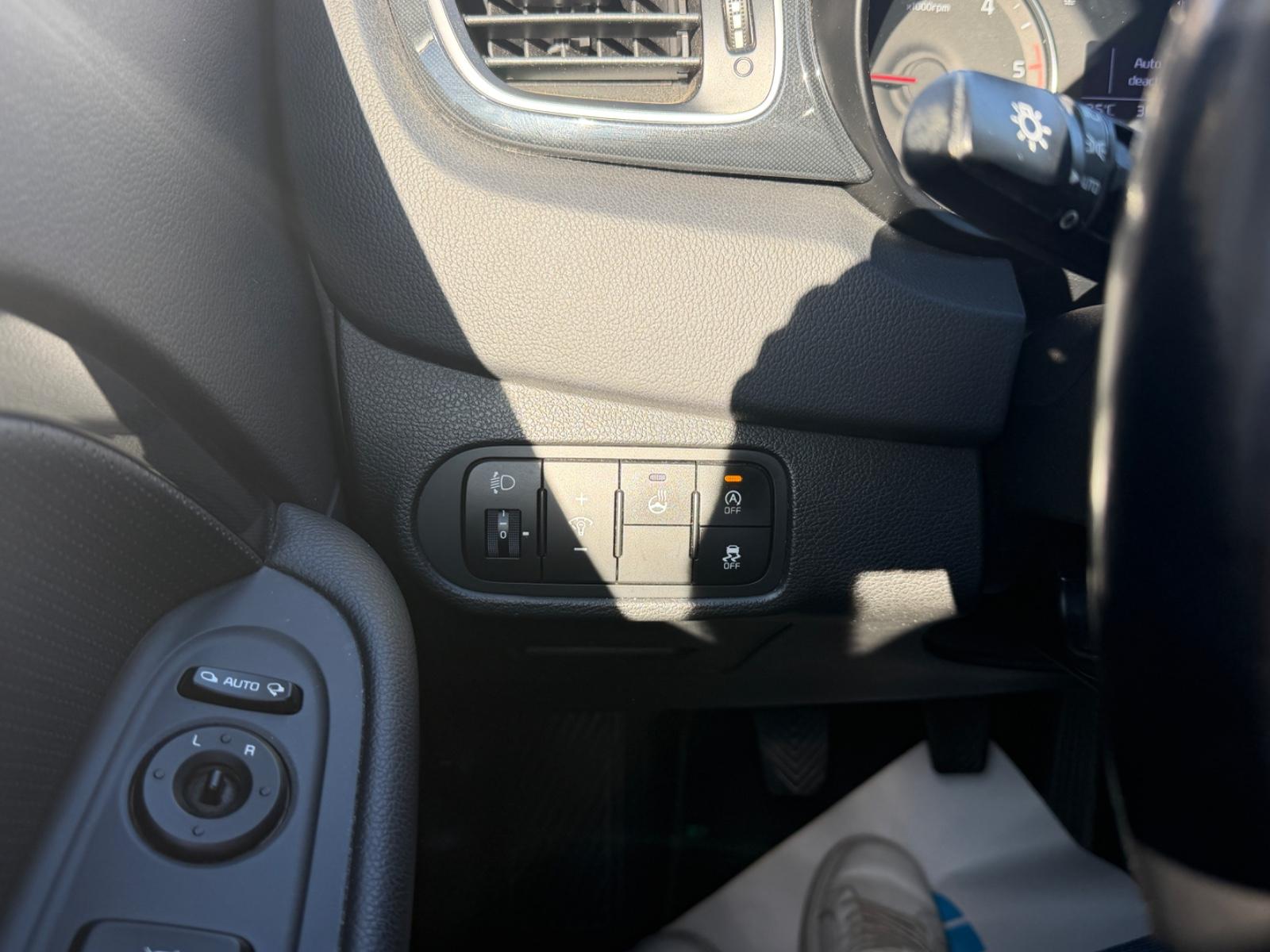 Kia Carens 2015 — photo 12