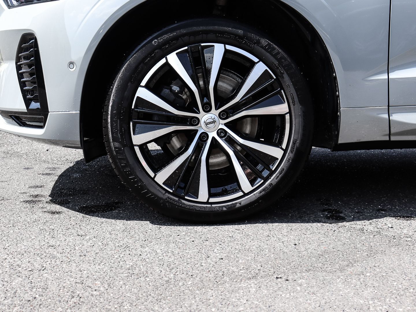 Volvo XC60 Plus Dark 2WD Leder Digitales Cockpit Memor imagem 3