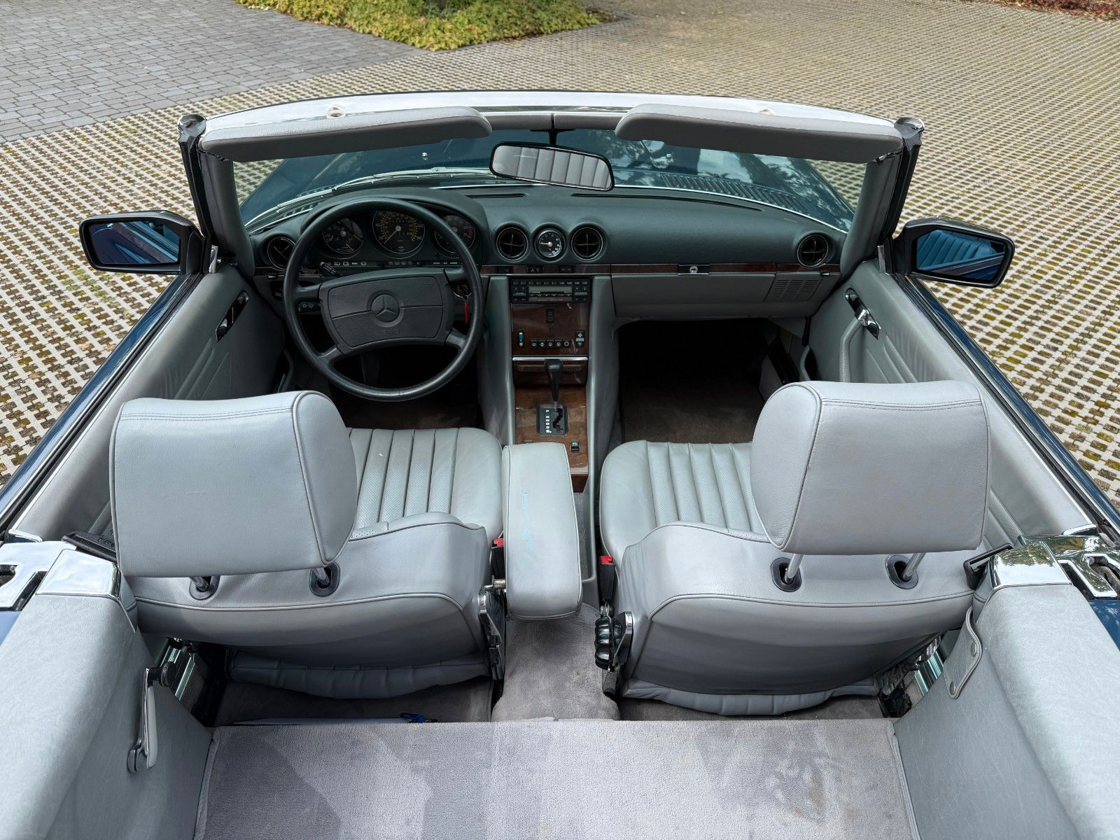 Fahrzeugabbildung Mercedes-Benz SL 560
