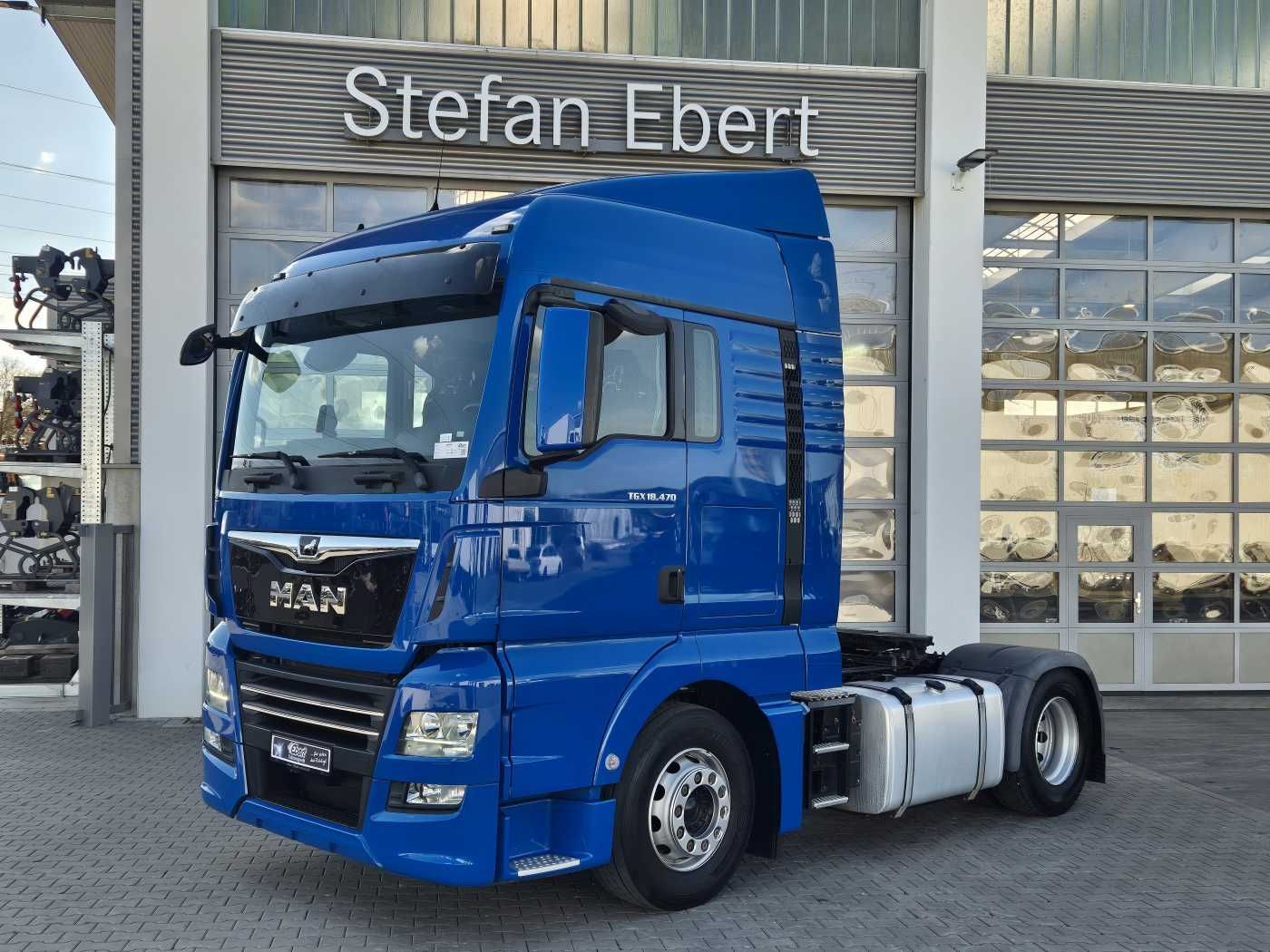 Fahrzeugabbildung MAN TGX 18.470 4x2 LLS Fahrschule 5 Sitze Intarder