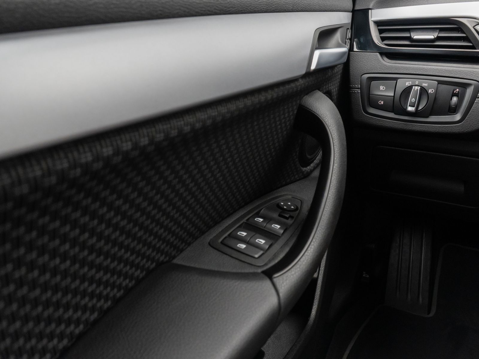 Fahrzeugabbildung BMW X2 xD25e Kamera DAB Lordos LED Geschwindigkeitsr