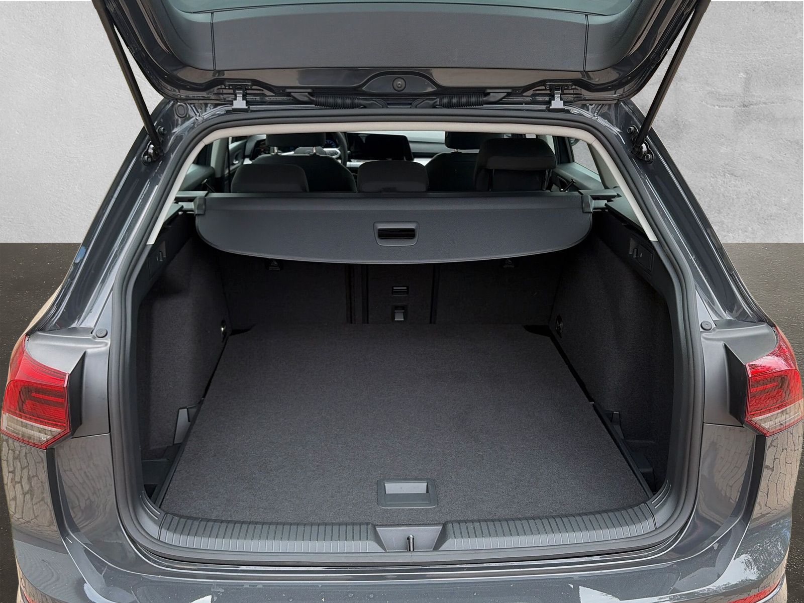 Fahrzeugabbildung Volkswagen Golf Variant 1.5 eTSI Life Kamera AppConnect SHZ