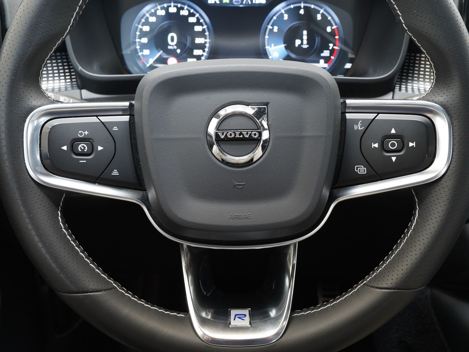 Fahrzeugabbildung Volvo XC40 T3 R Design LED/NAV/KAMERA/PANO