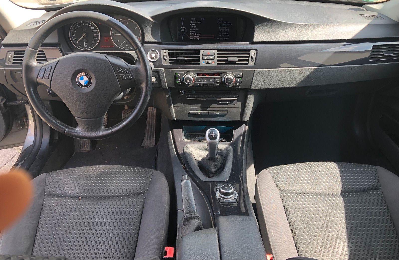 BMW 318 2010 — photo 15