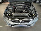 BMW 318 d Touring Driving Assistant+Curved+FACE - BMW: Kombi, F31