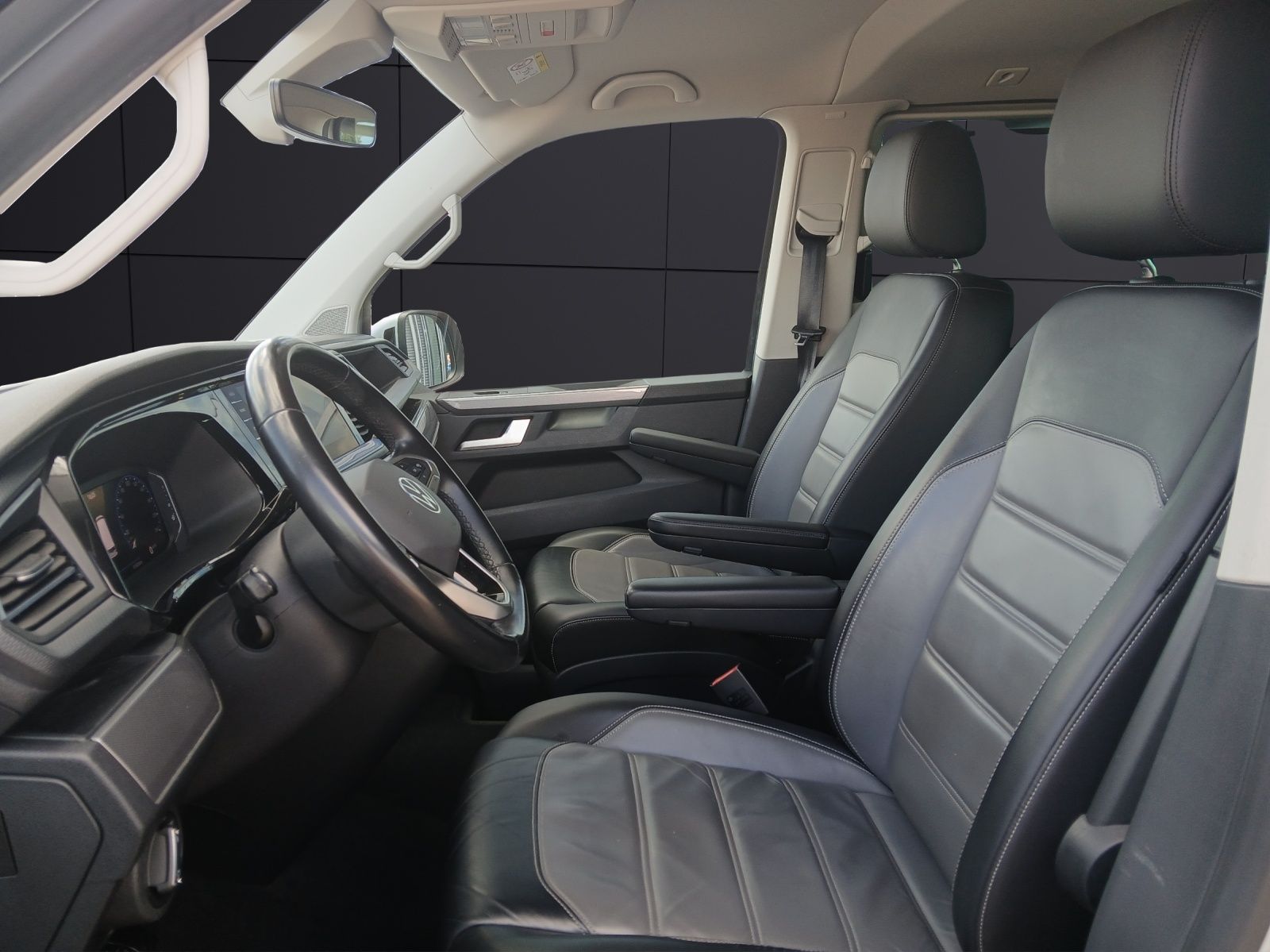 Fahrzeugabbildung Volkswagen T6 Multivan T6.1 TDI Exclusive DSG STH LED AHK N