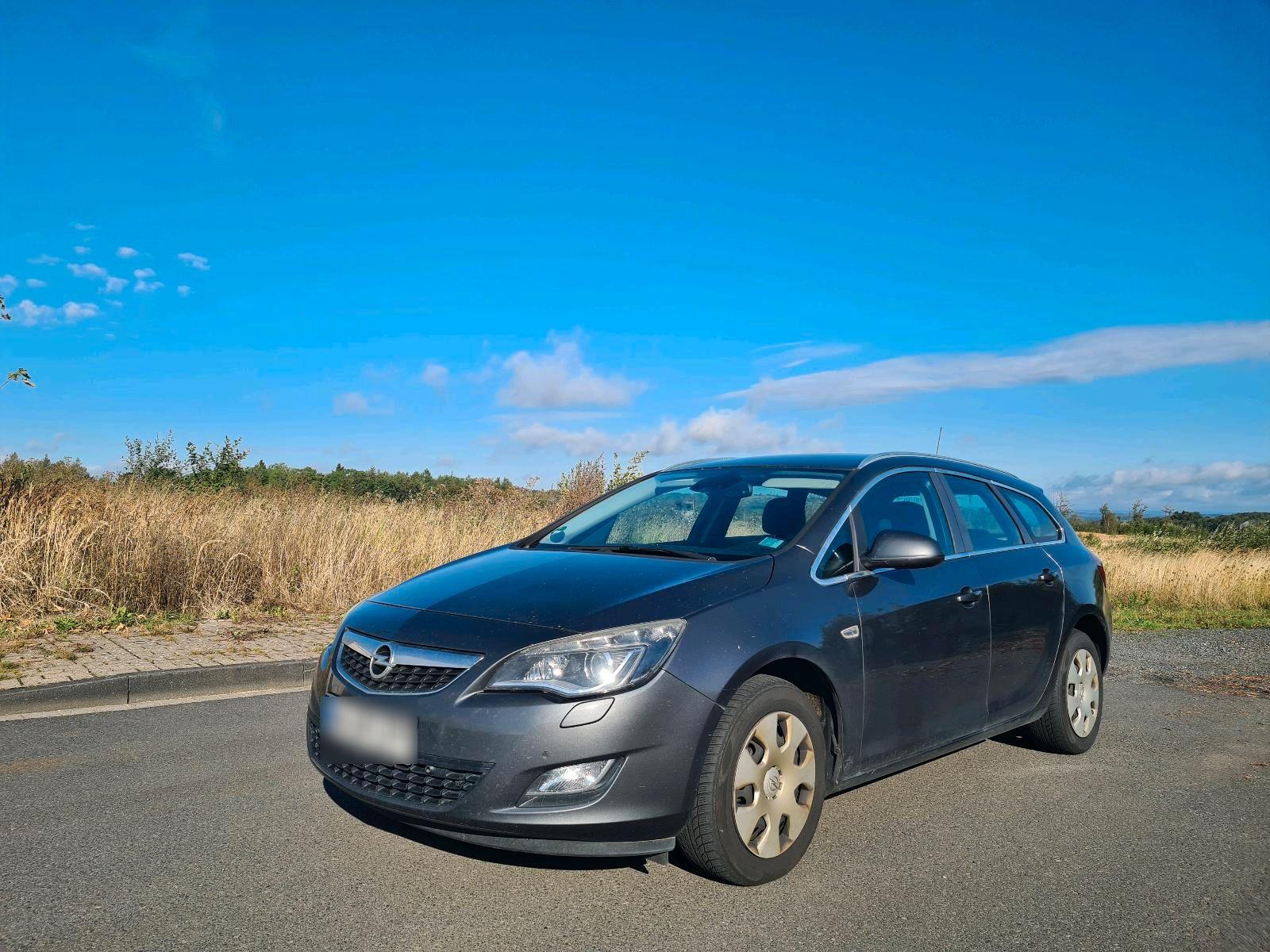 Opel Astra, 2011