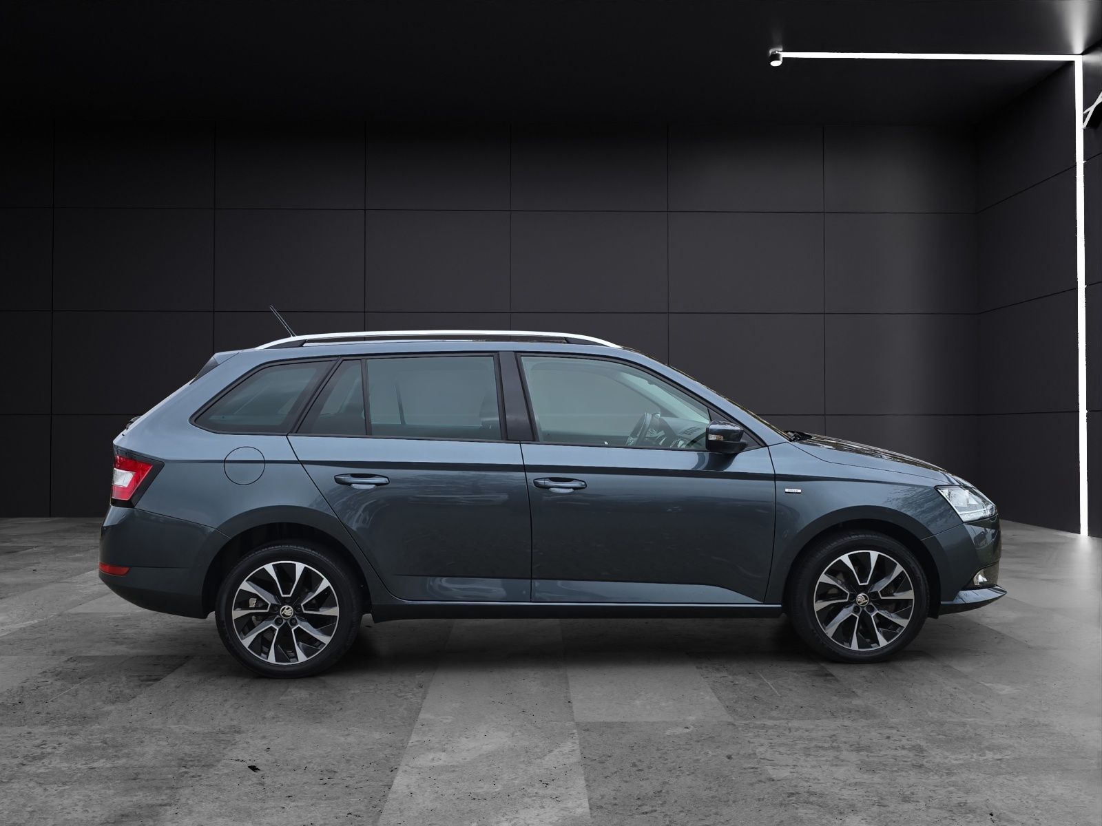 Fahrzeugabbildung SKODA Fabia Combi Drive 125 1.0 TSI KLIMA DAB SMART LI