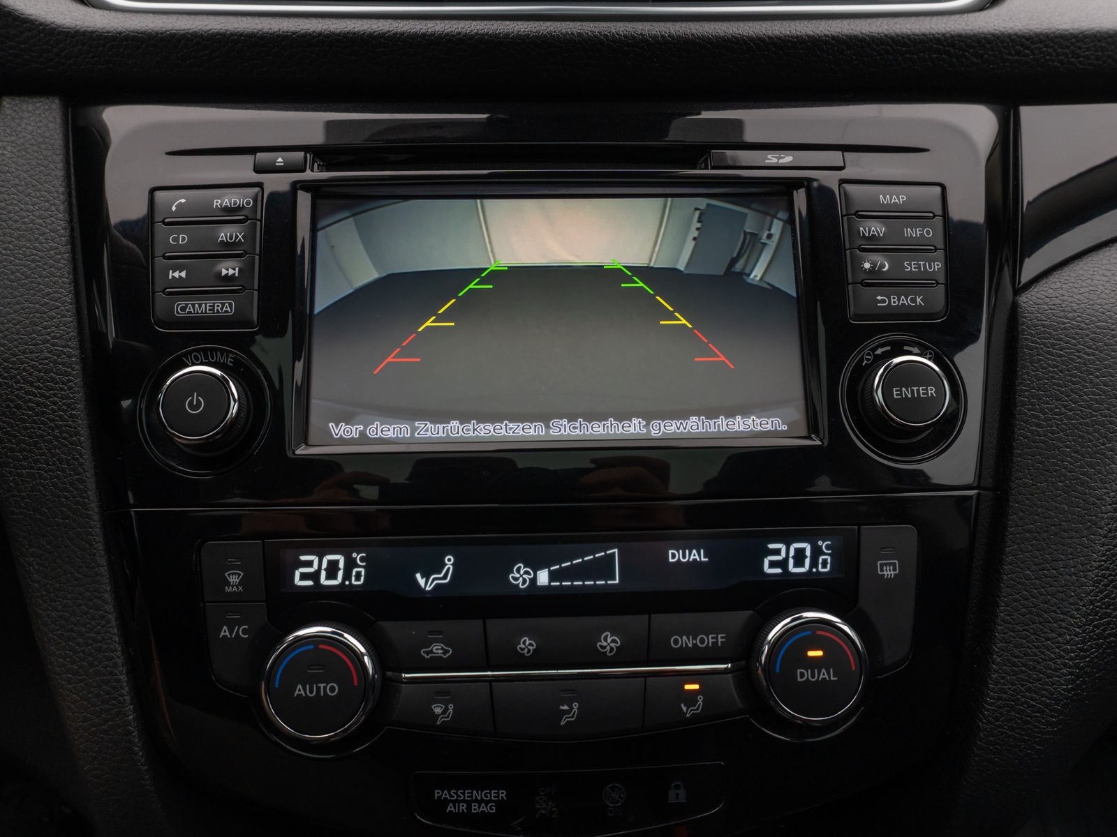 Fahrzeugabbildung Nissan Qashqai Acenta Panorama Kamera DAB Navi Xenon