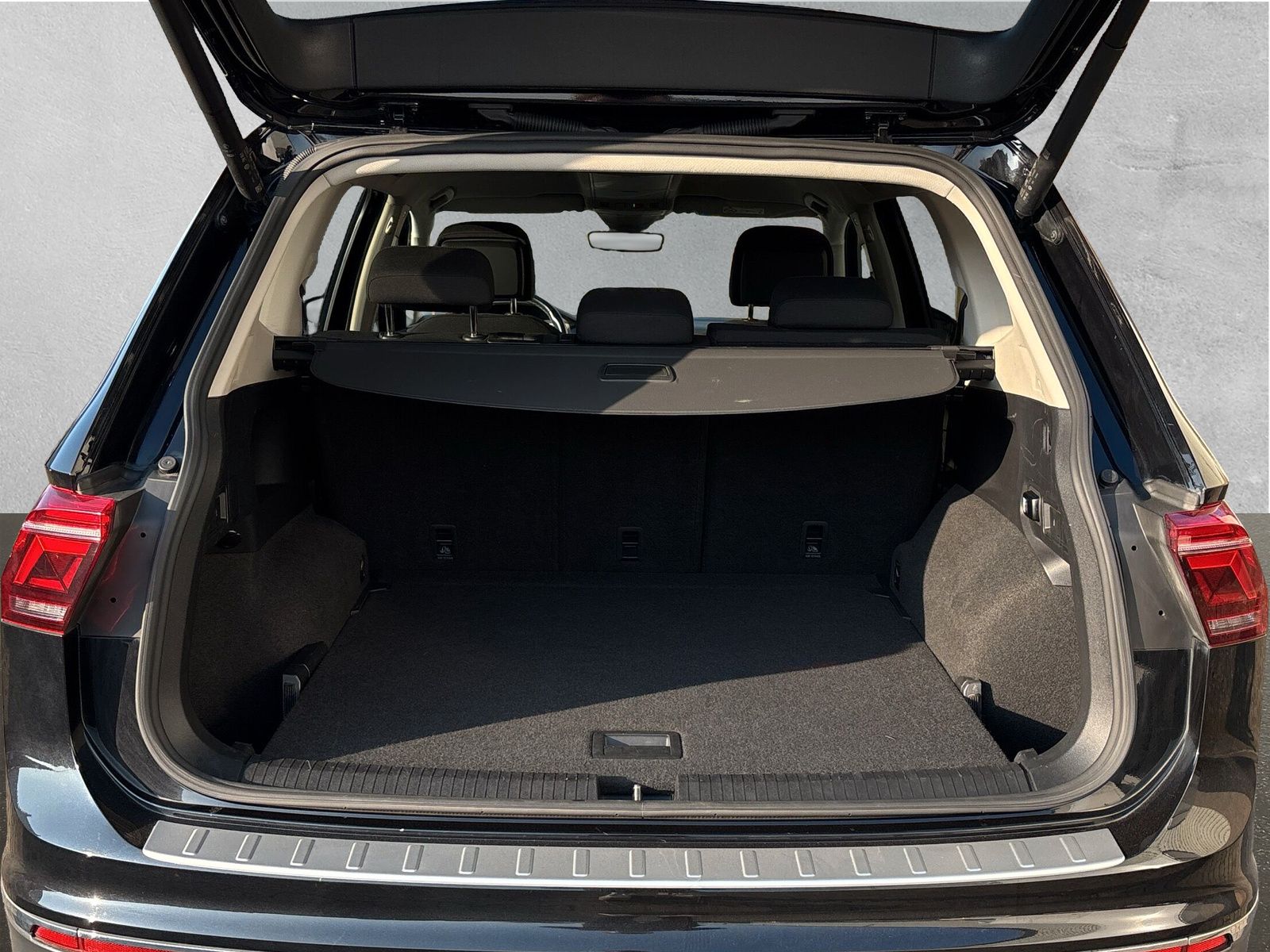 Fahrzeugabbildung Volkswagen Tiguan Allspace 2.0 TDI 4Motion Kamera Harman&Ka