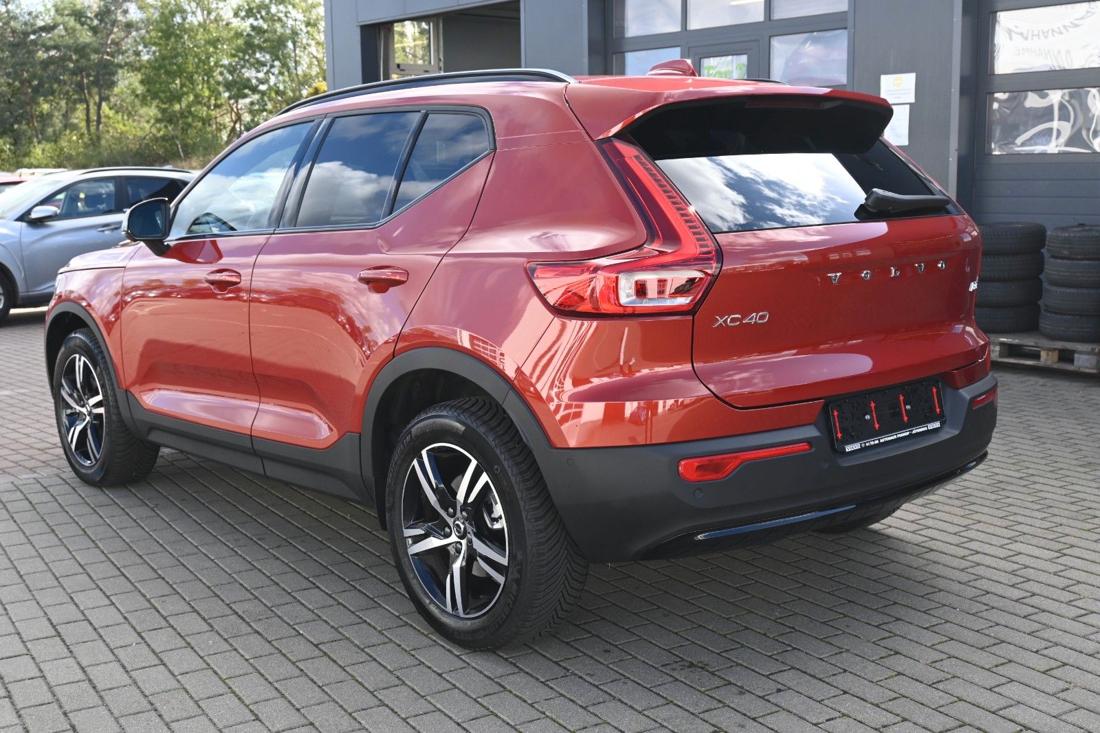 Fahrzeugabbildung Volvo XC40 B3 DKG Plus Dark*Pixel*FSHZG*360°*ACC*AHK