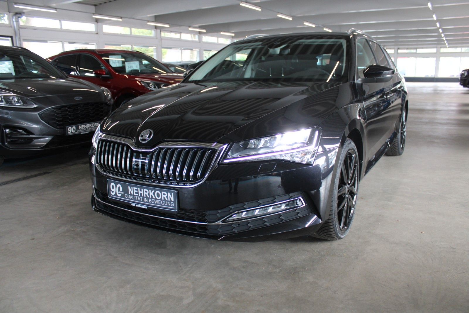 Fahrzeugabbildung SKODA Superb 2.0 TDI DSG STYLE COMBI LED AHK ACC uvm.
