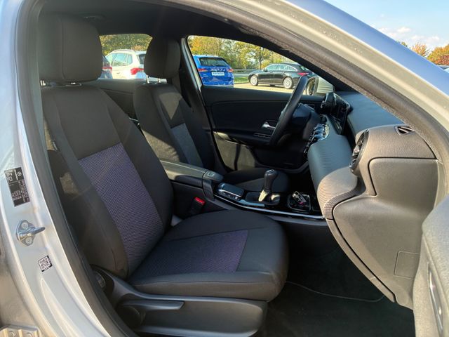 Fahrzeugabbildung Mercedes-Benz A 180 Limousine >NAV/LED/KAM/PDC/SHZ<