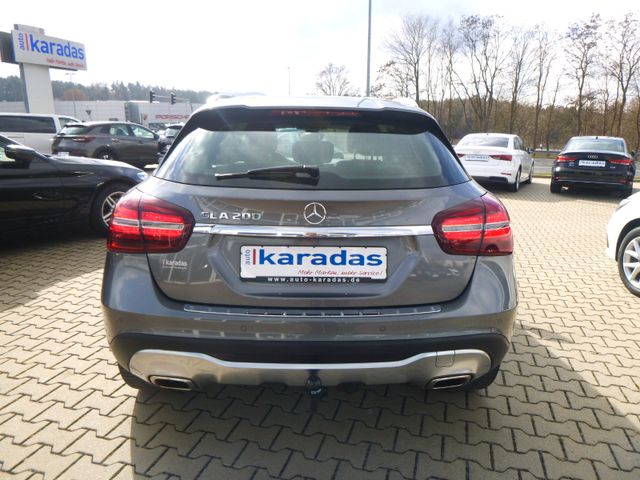 Fahrzeugabbildung Mercedes-Benz GLA 200 >AUT/AHK/NAV/KAM/LED-Licht/LEDER<