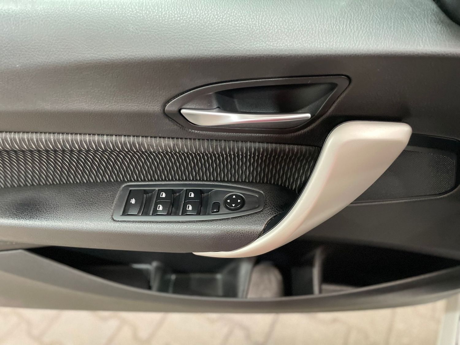 Fahrzeugabbildung BMW 218 d Advantage#Sport#Bi-Xenon#Navi#PDC#Tempo