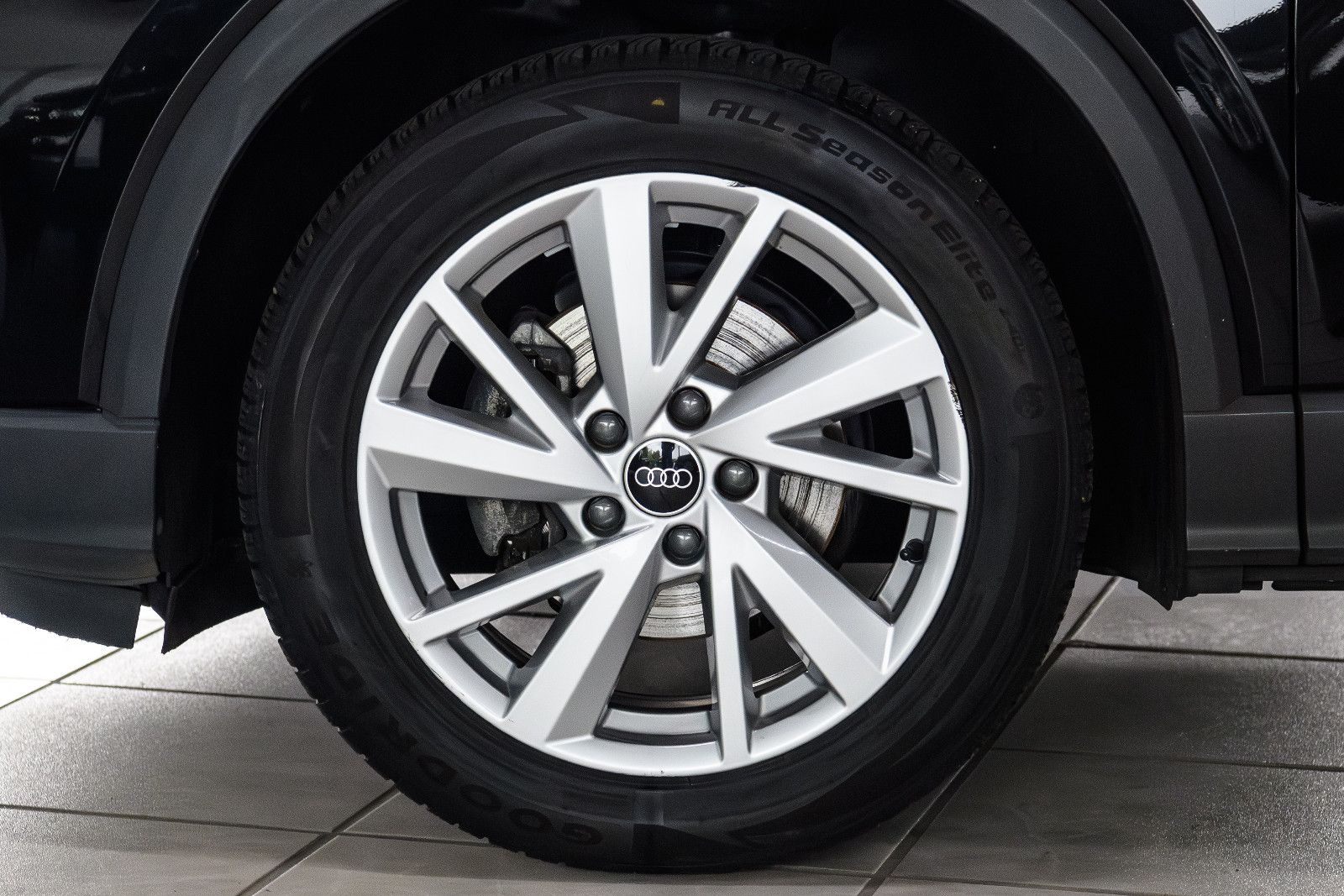 Fahrzeugabbildung Audi Q2 35 TFSI S tronic LED/SZH/NAVI