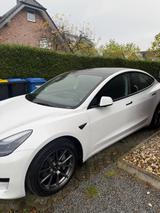Tesla Model 3 Hinterradantrieb RWD - Tesla Gebrauchtwagen in Duisburg