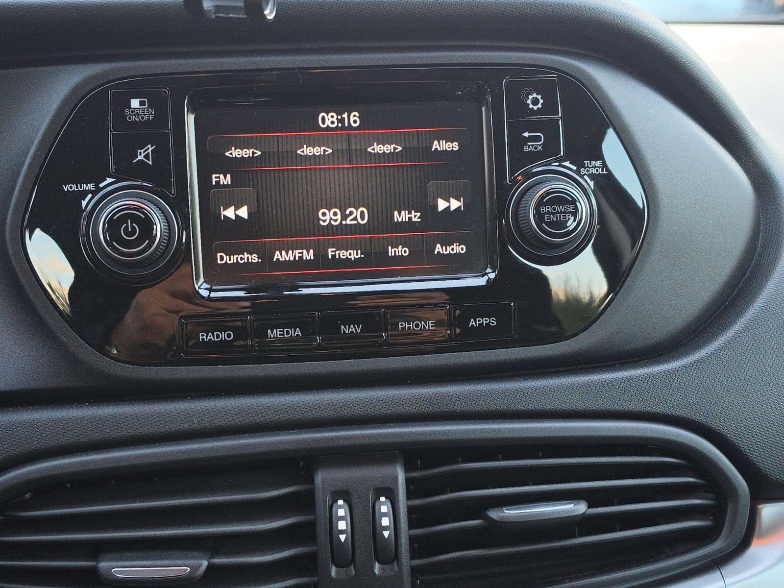 Fahrzeugabbildung Fiat Tipo Street NAVI SHZ PDC