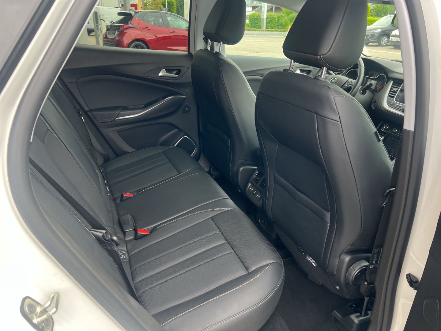 Fahrzeugabbildung Opel Grandland Ultimate 1.2 Turbo Navi Soundsystem 3