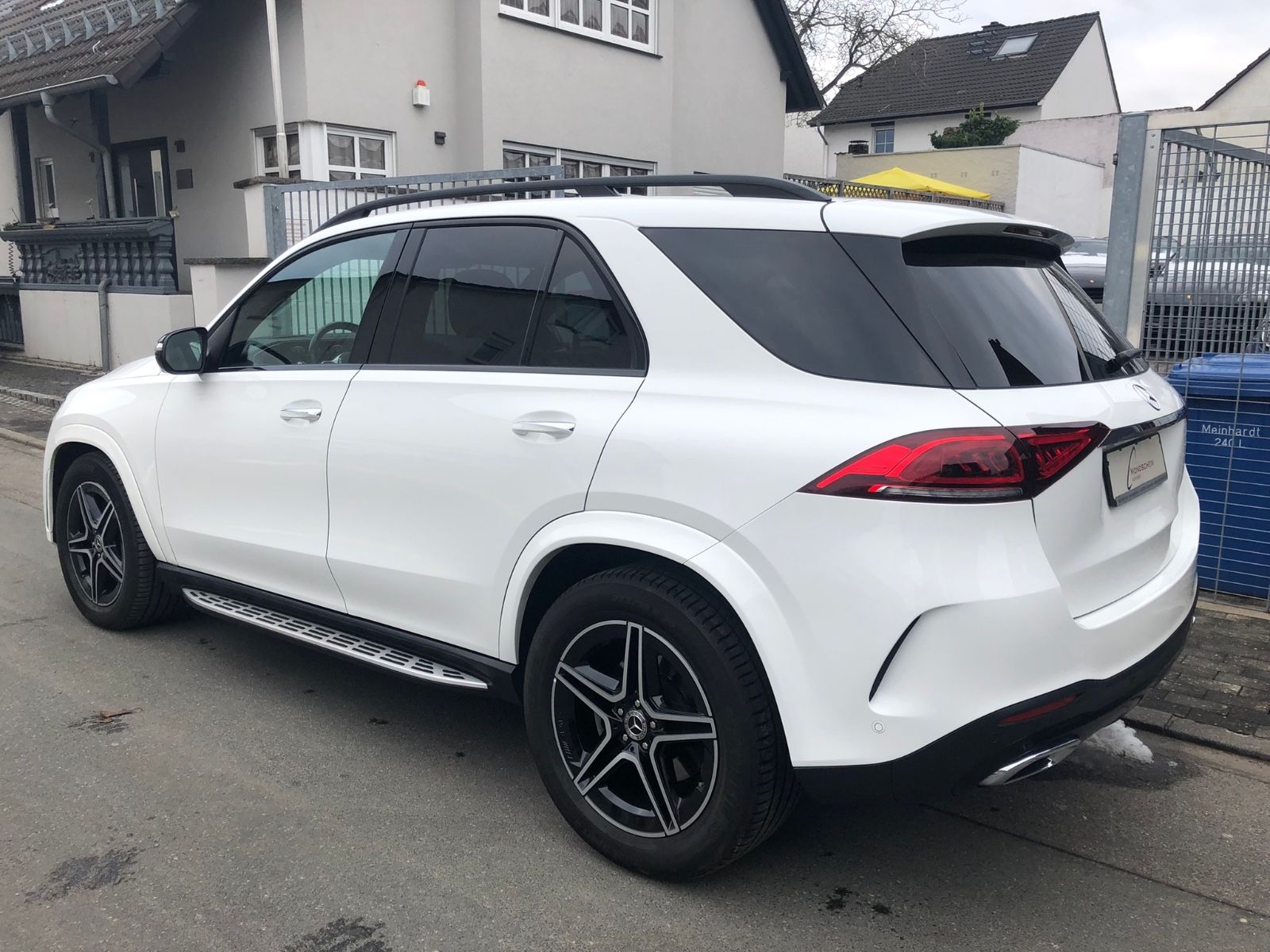 Fahrzeugabbildung Mercedes-Benz GLE 400d 4MATIC AMG Head-Up Burmester Pano 360°