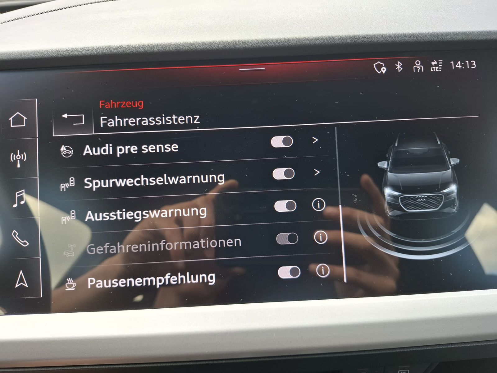 Fahrzeugabbildung Audi Q4 e-tron 40 AHK*LED*19"ALU*SHZ*SPORTSITZE*94,4%