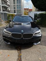 BMW 750 i xDrive M-Paket Voll*Schiebedach