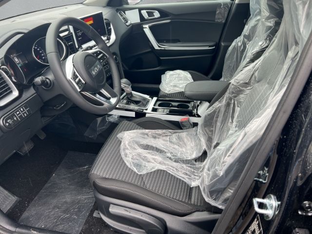 Fahrzeugabbildung Kia Ceed VISION 1.5 T-GDI DCT *KOMFORT-PLUS-PAKET*