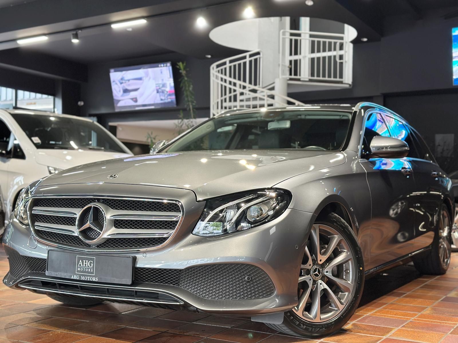 MERCEDES-BENZ E 200T 2x AVANTGARDE AHK KAMERA LED 3-ZONEN-KLIM