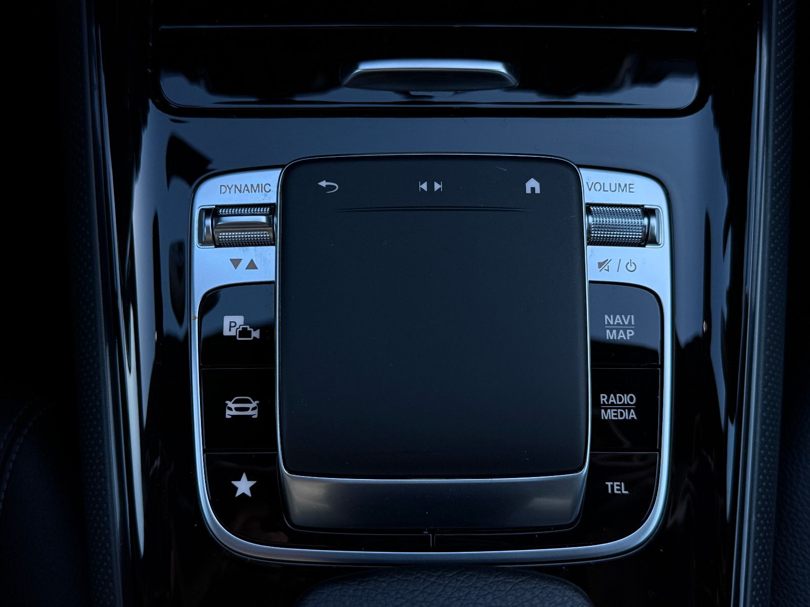 Fahrzeugabbildung Mercedes-Benz GLB 220d 4Matic Aut AHK DAB Navi Memory SHZ PDC