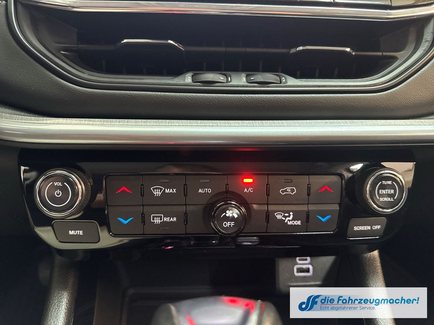 Fahrzeugabbildung Jeep Compass S Plug-In Hybrid 4WD Navi Soundsystem 36