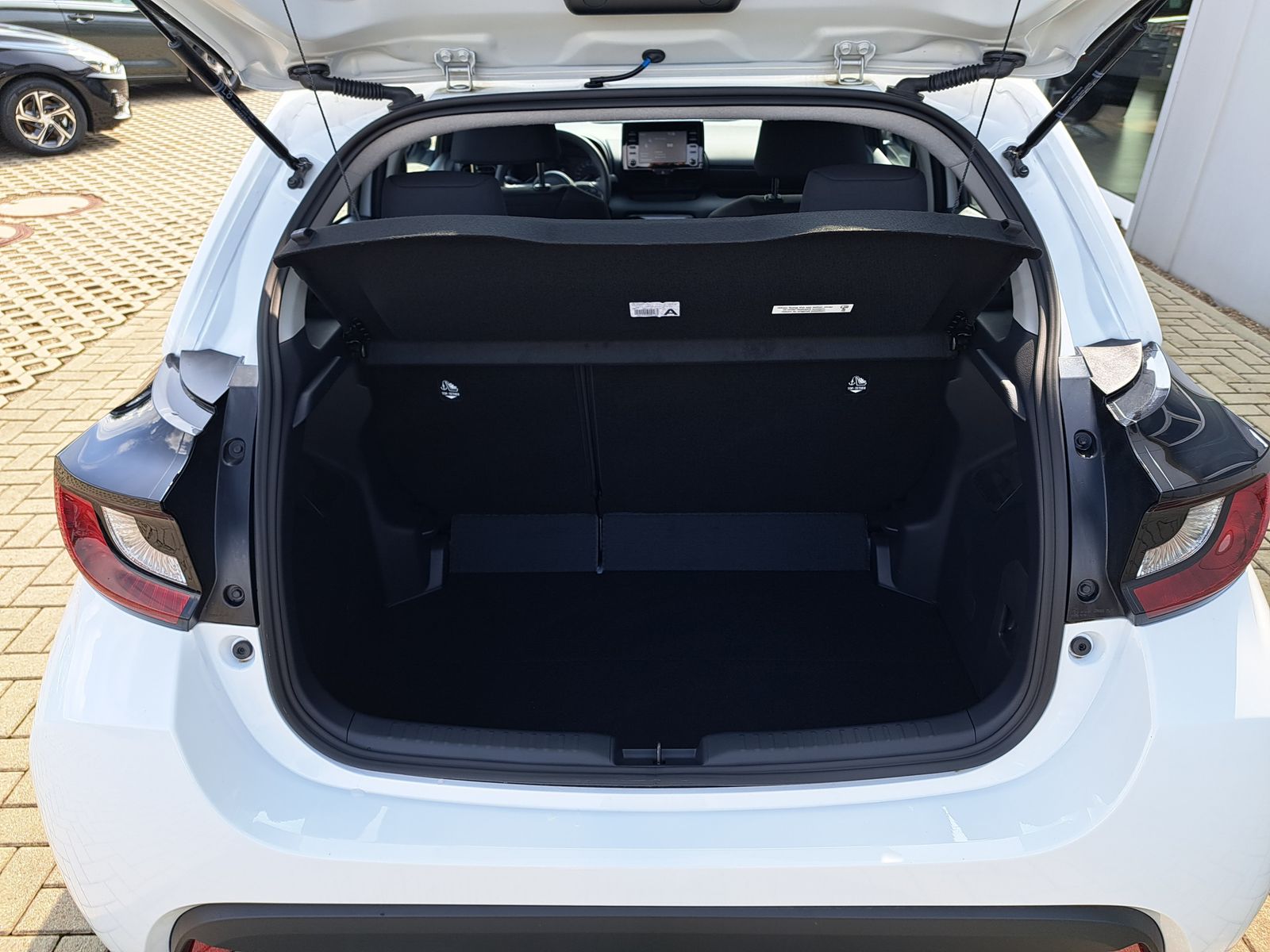 Fahrzeugabbildung Mazda 2 Hybrid 1.5 AUTOMATIK ABSTANDSTEMPOMAT