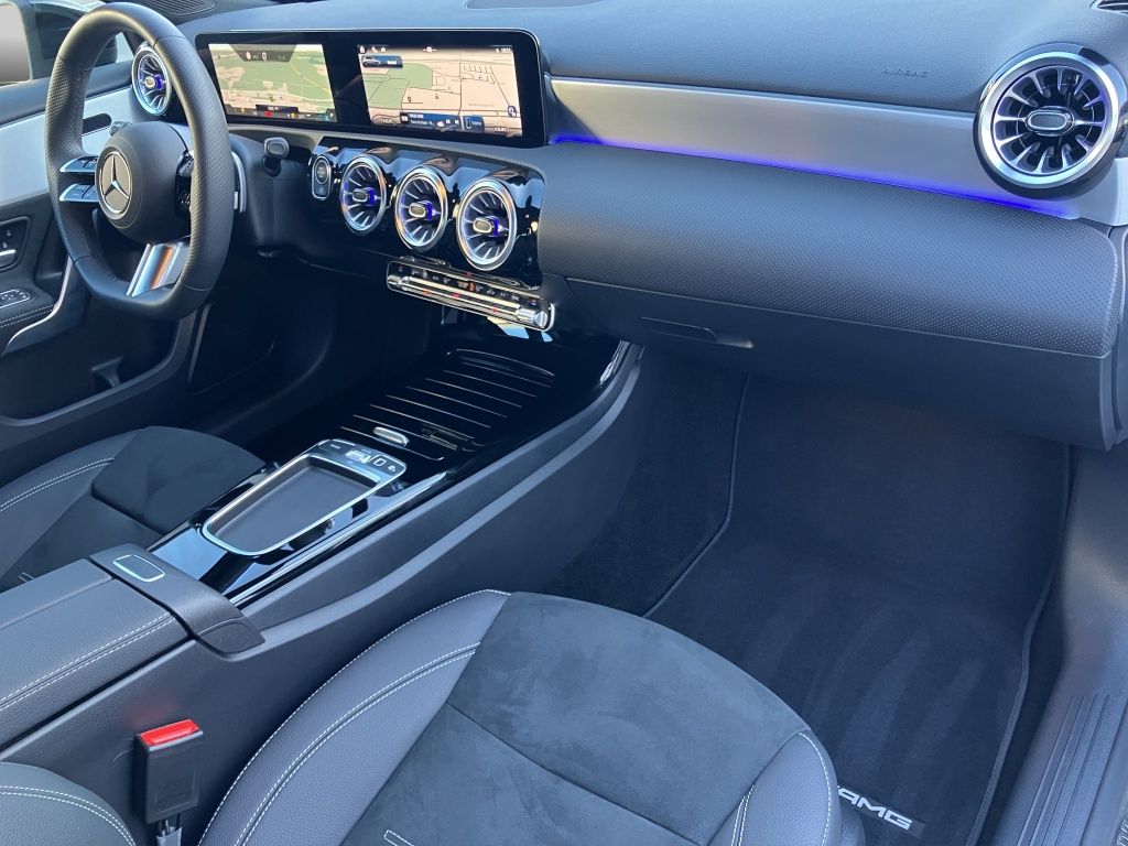 Fahrzeugabbildung Mercedes-Benz A 200 AMG*NIGHT*DISTR*19ZOLL*KAM*MULTIB*NAVI