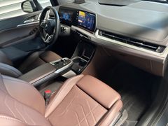 Fahrzeugabbildung BMW 218i Active Tourer M Sport--ACC/Travel/Pano/Head