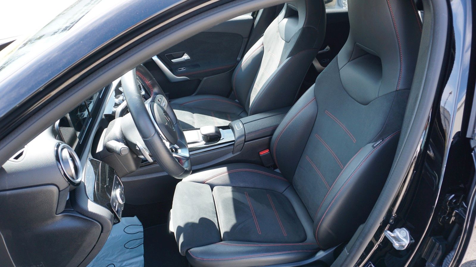 Fahrzeugabbildung Mercedes-Benz A 200 AMG Line,Navi, Keyless,Night-Pak,Panorama