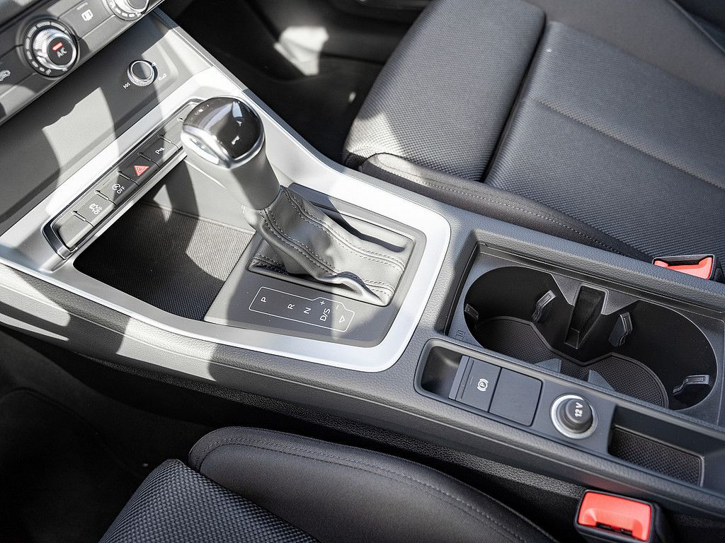 Fahrzeugabbildung Audi Q3 35 TFSI advanced KAMERA SHZ VIRTUAL COCKPIT