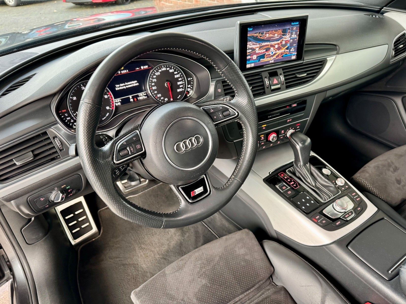 Fahrzeugabbildung Audi A6 Avant 2.0 TDI ultra S-line Navi/LED/Leder/LED