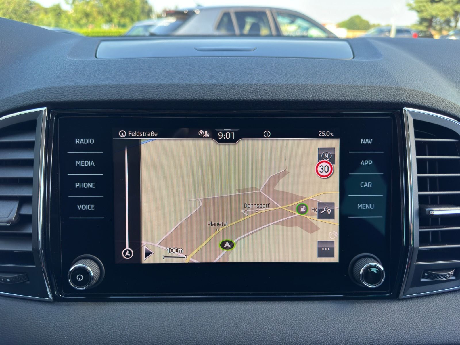 Fahrzeugabbildung SKODA Karoq 1.5 TSI DSG*AHK*RFK*ACC*eHeck
