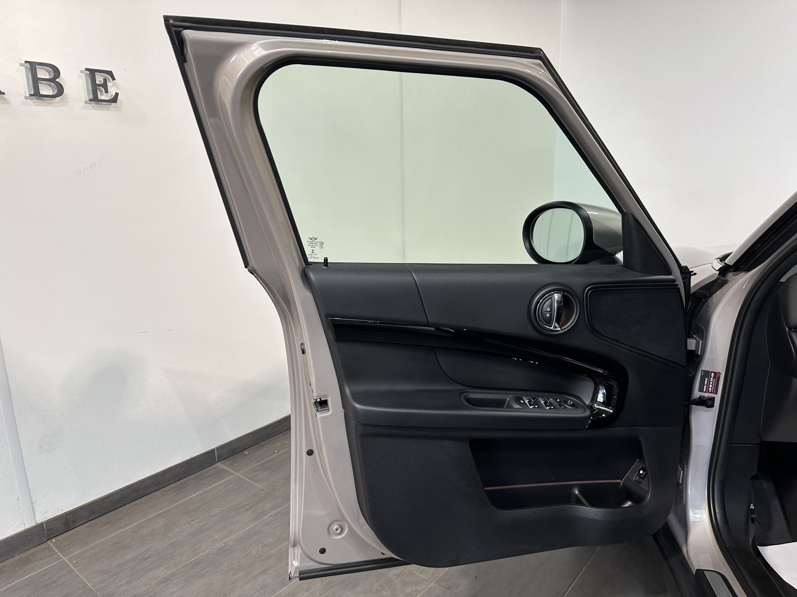 Fahrzeugabbildung MINI Countryman Cooper SE Classic All4 NAV+LED+KAM+MI