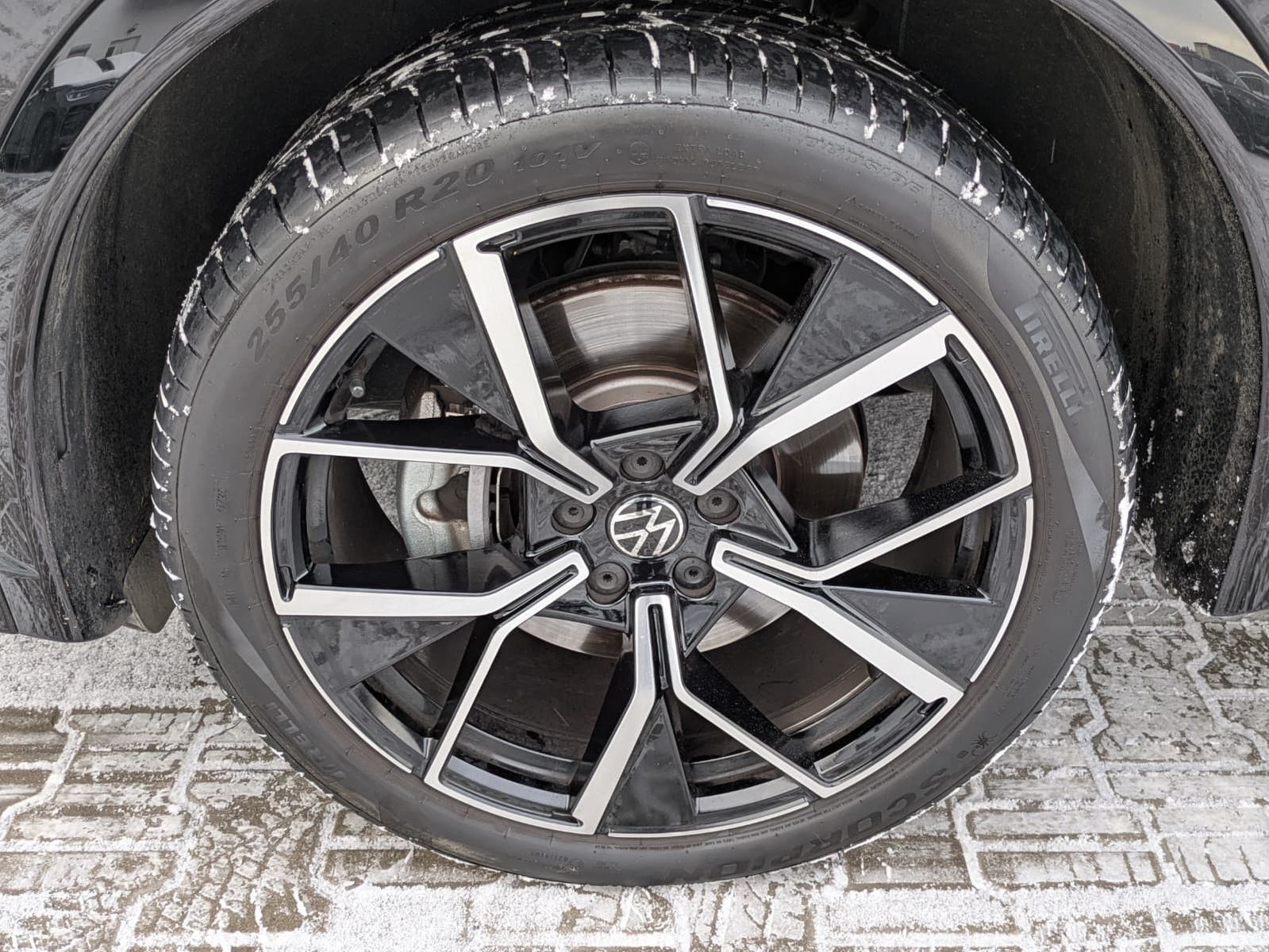 Fahrzeugabbildung Volkswagen Tiguan 2.0 TDI 4M R-Line PANO*H&K*AHK*MATRIX*20"
