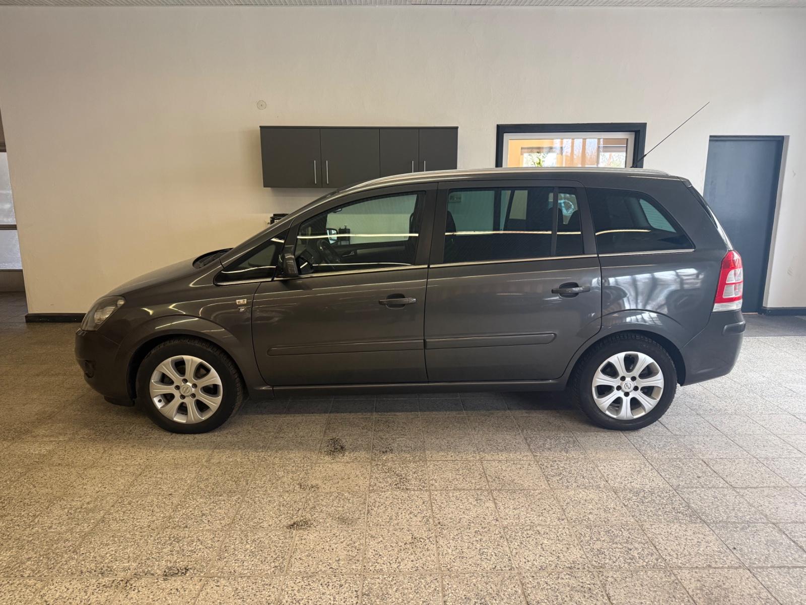 Opel Zafira B Edition 7 Sitze HU Neu AHK