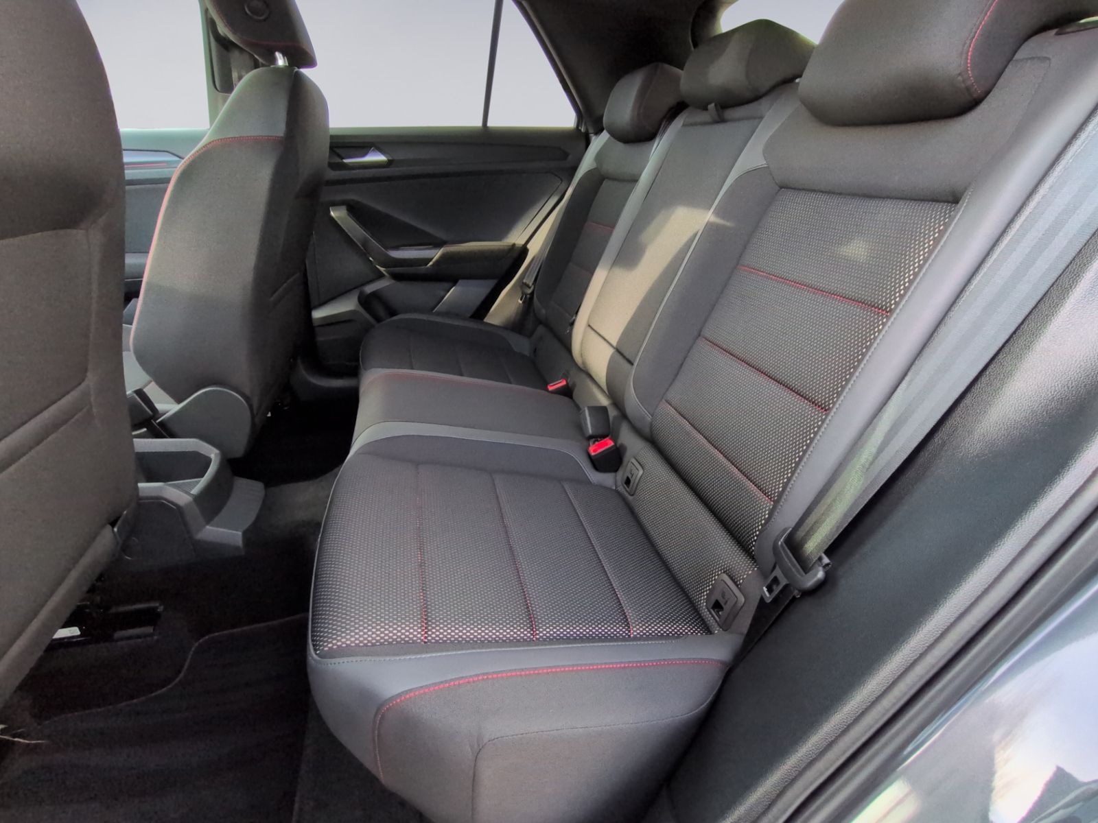 T-Roc 1.5 TSI Sport AHK+NAVI+SHZ+PDC