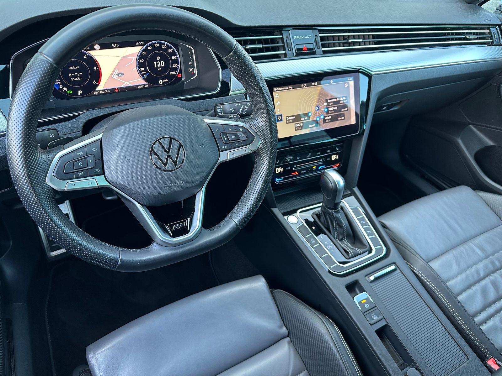 Fahrzeugabbildung Volkswagen Passat Variant 2.0 TDI DSG 4M R-Line NAV+LED+ACC
