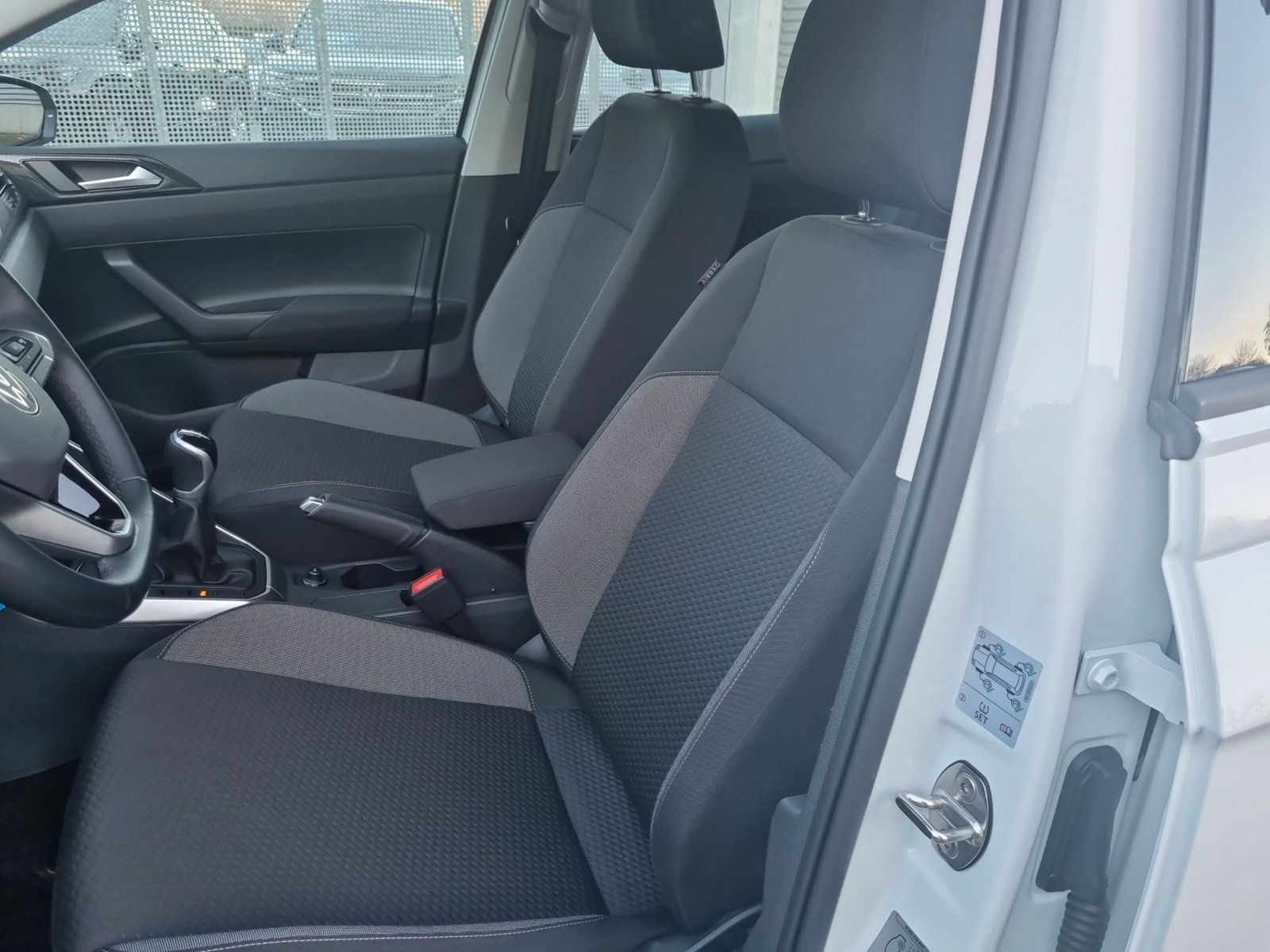 Fahrzeugabbildung Volkswagen Polo 1.0 MPI Life APP DAB PDC