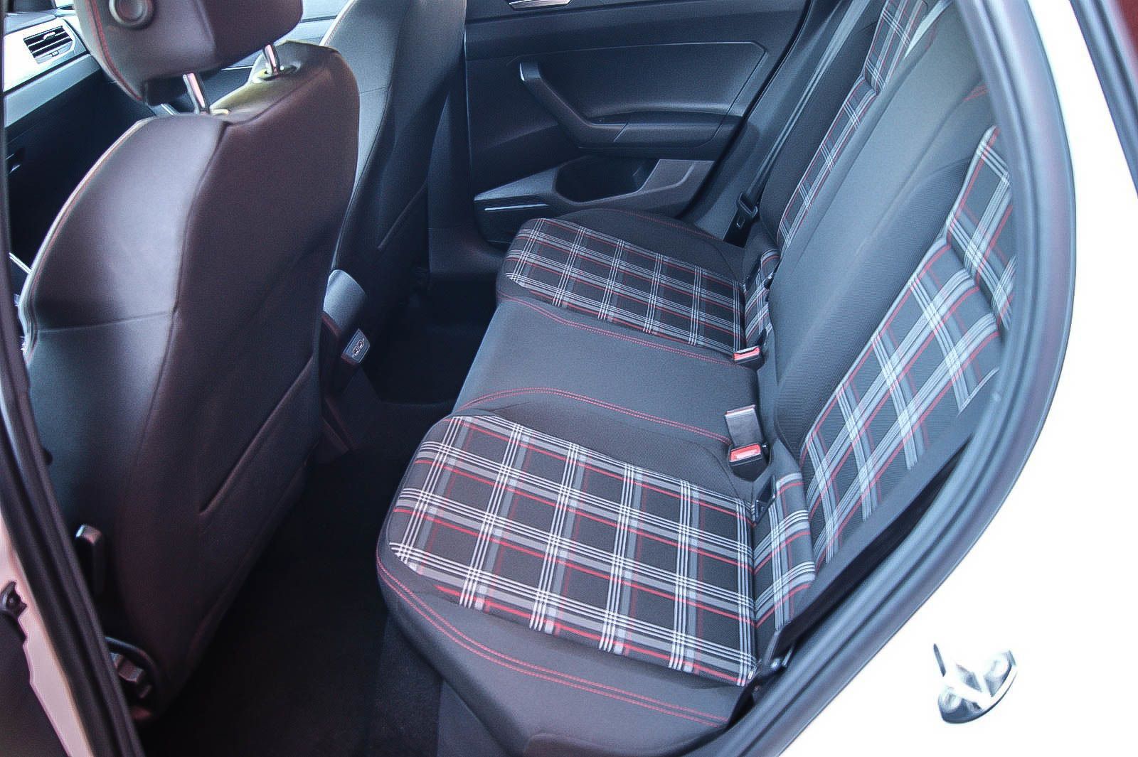 Fahrzeugabbildung Volkswagen Polo GTI 2.0 TSI DSG NAVI LED ACC SPORT 1.HAND